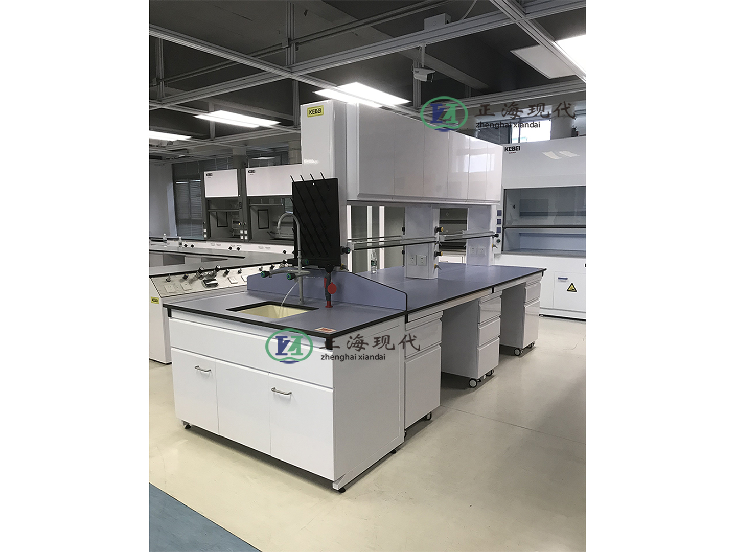 全鋼中央實(shí)驗(yàn)臺(tái)