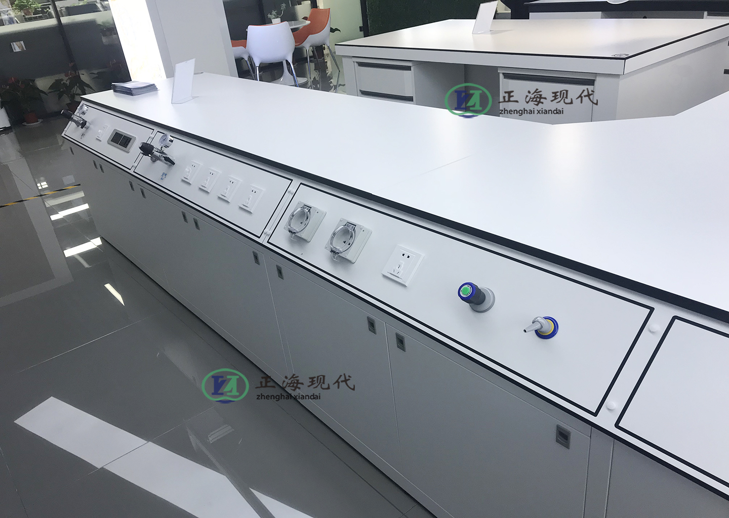 全鋼儀器臺(tái)